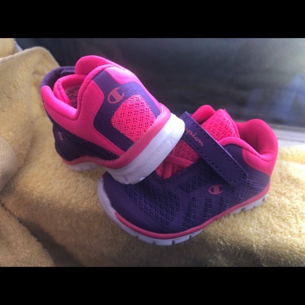 Champion size 2W infant sneakers